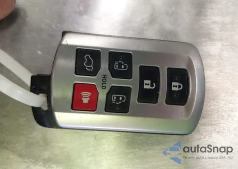 2015 Toyota Sienna Xle 8 Passenger z USA, uszkodzony, nr VIN 5TDYK3DC2FS617070